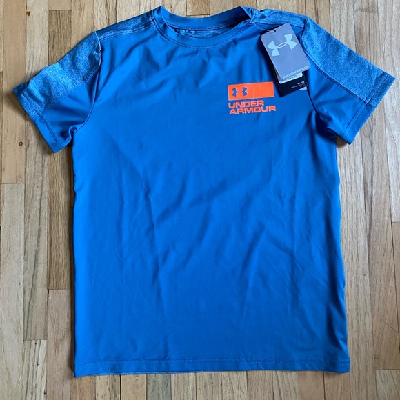 New Boys Under Armour Top Size Medium - Picture 1 of 3